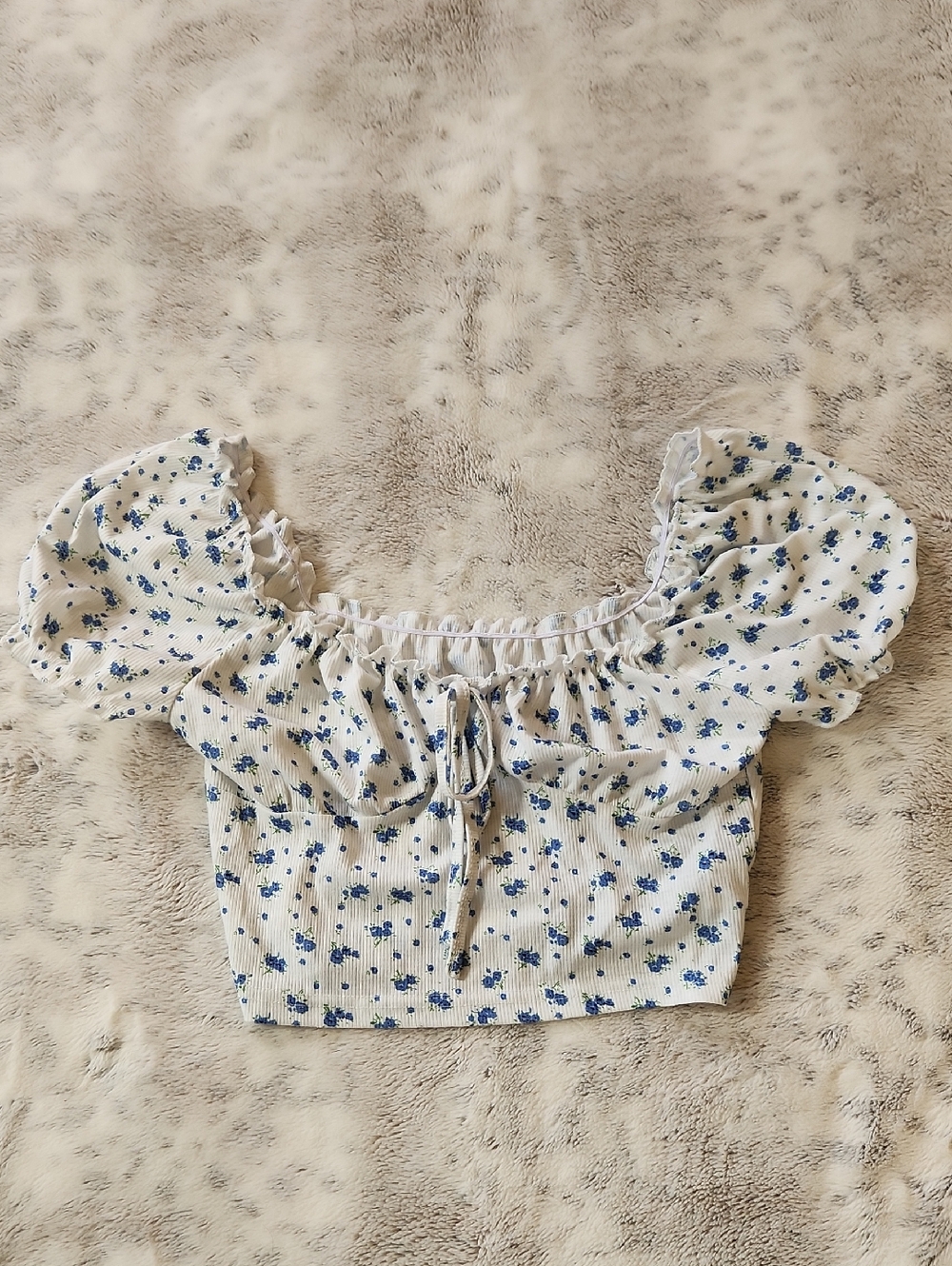 SHEIN White Crop Top with Blue Floral Print and Puff Sleeves